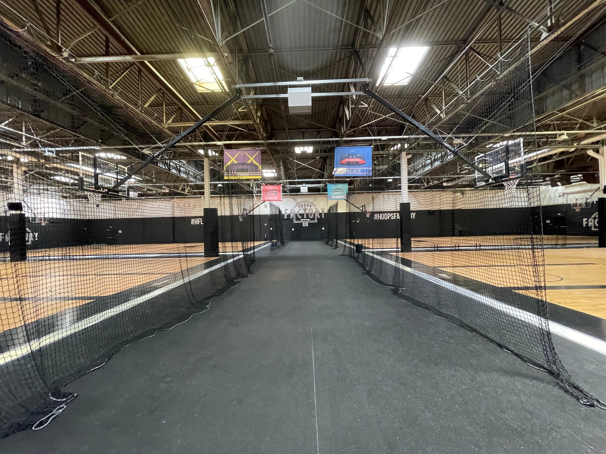Vue grand angle du Hoops Factory Lille