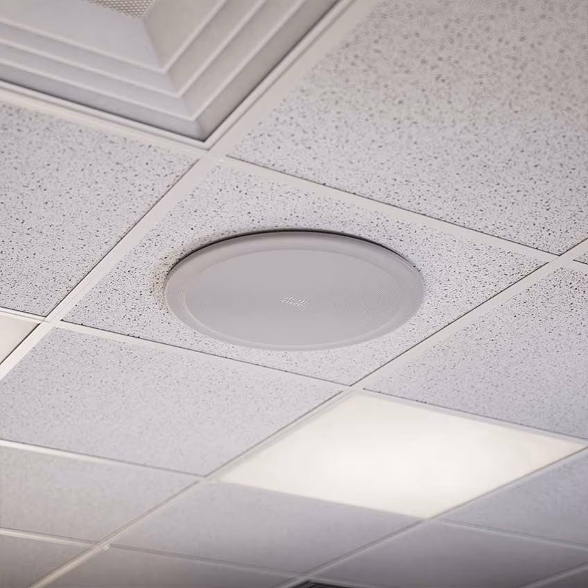 Cisco Ceiling Speaker Pro installée dans une trame de faux plafond