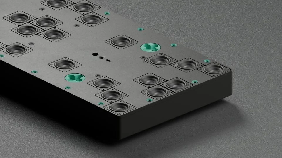 Gros plan constructeur sur les nombreux petits haut-parleurs disposés dans une matrice Sound Shape.