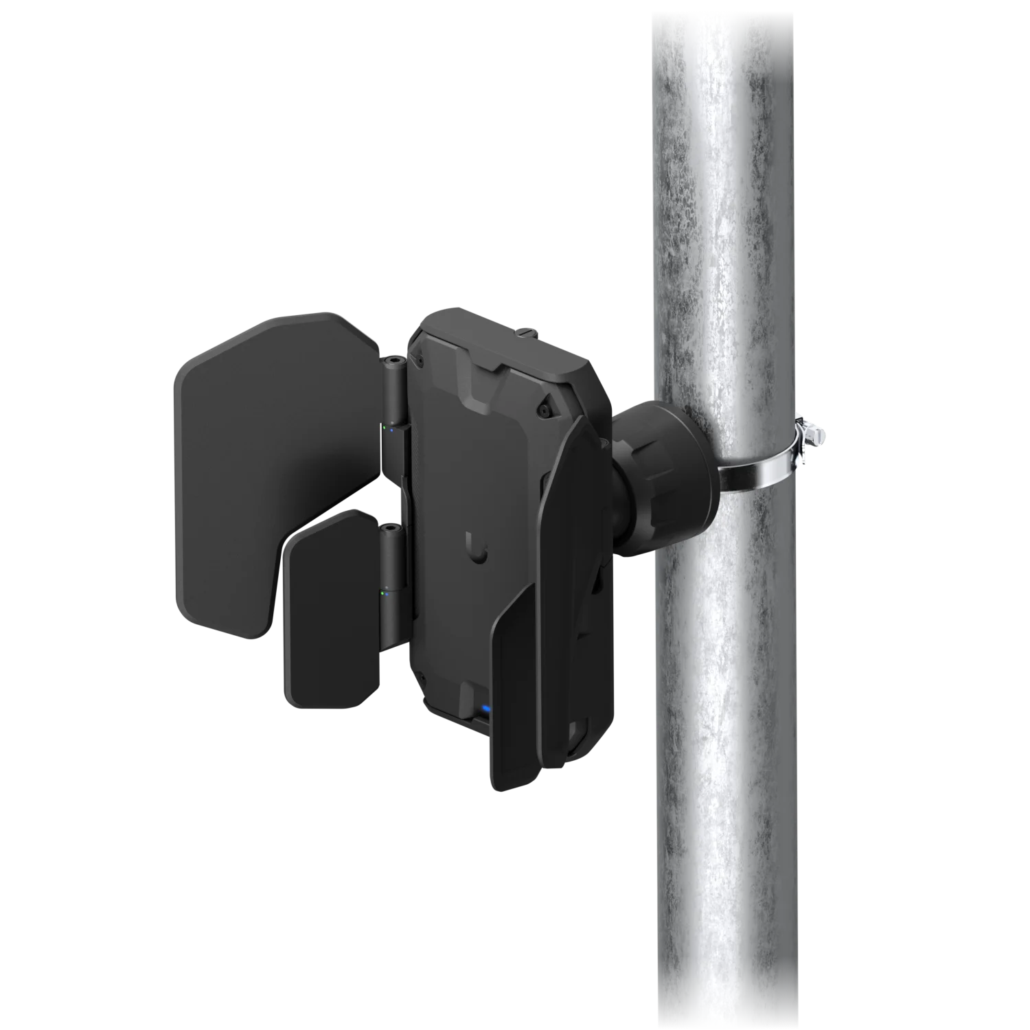 UniFi U7 Industrial fixée sur un poteau avec les panneaux de son réflecteur directionnel resserrés.