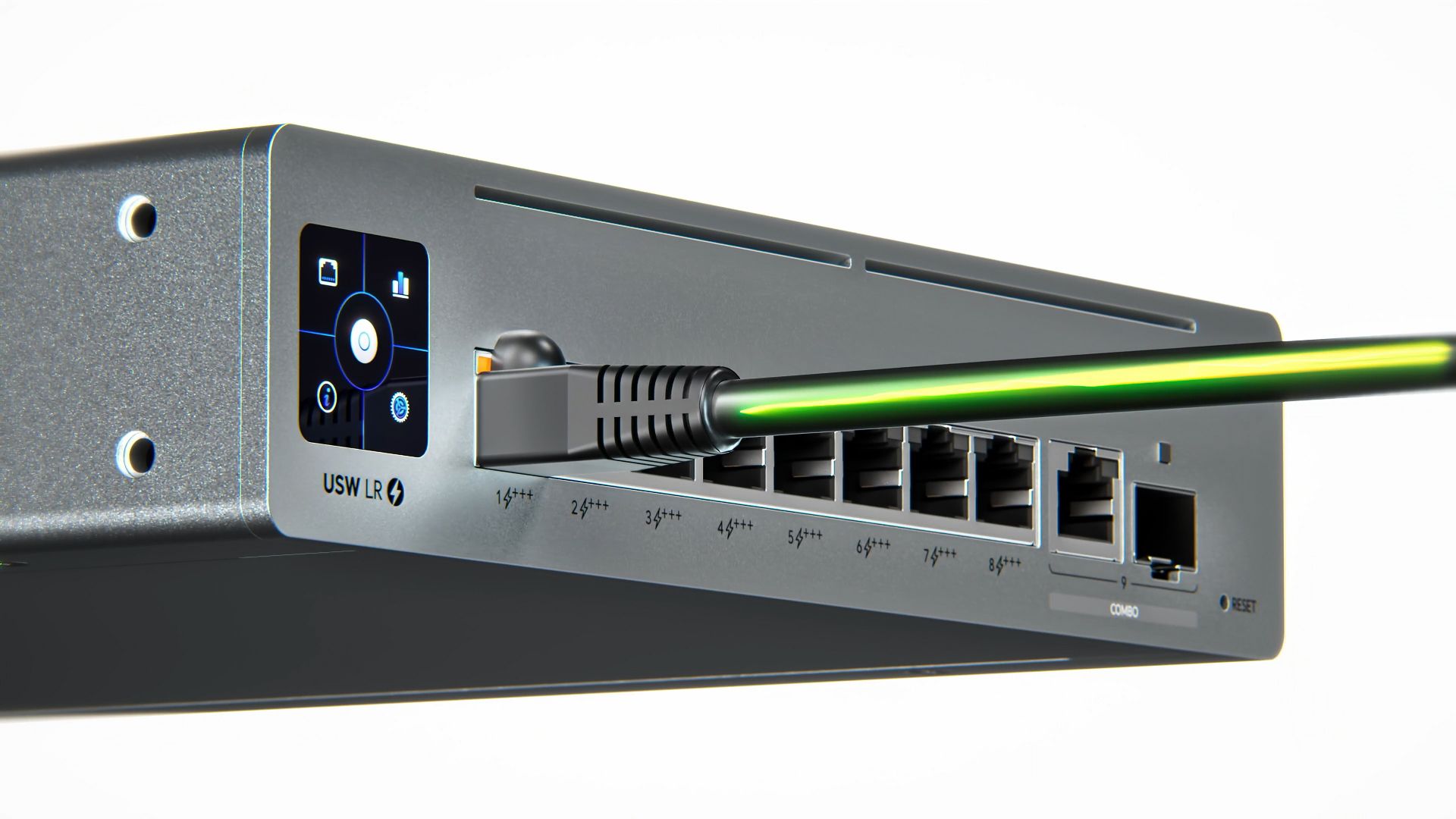 Vue rapprochée du switch UniFi Long-Range avec un câble branché sur son premier port PoE+++.